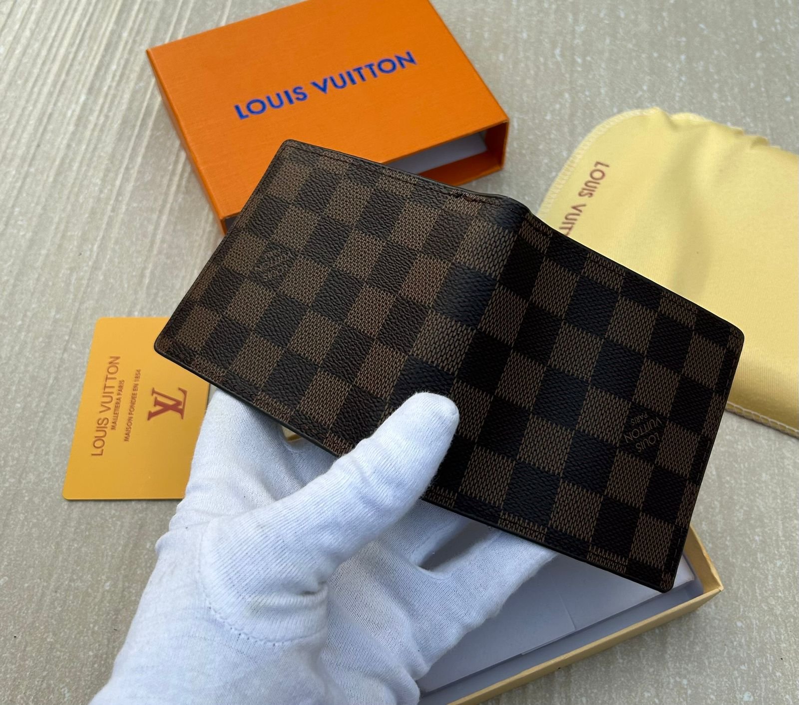 Premium Men's Damier Bifold Wallet with Box, Dust Bag, and Card (2 Colors Available) - Image 3