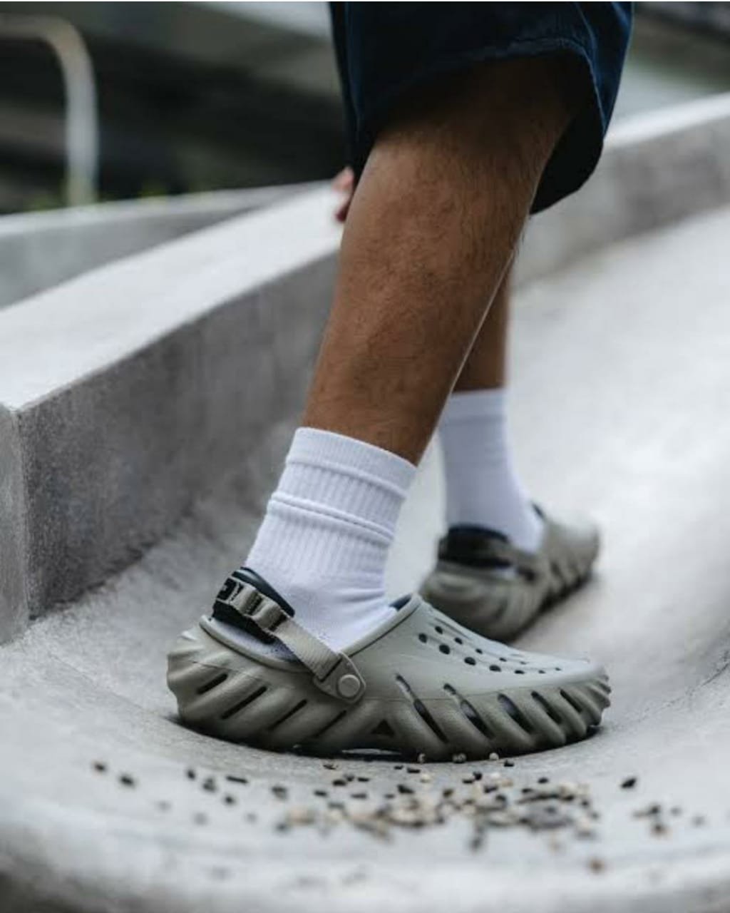 Crocs Echo Clog – Lightweight Street-Style Unisex Clog with Ventilation & Pivot Heel Strap