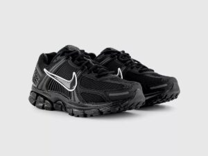 Men's Retro Tech Runner Sneakers - Black Edition